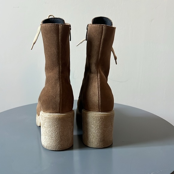 Winter boots tan color in suede la Canadienne like new size 6.5 - Picture 4 of 5